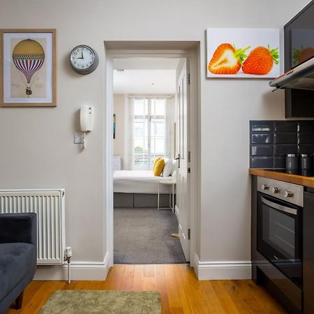 צ'לטנהם Contemporary Ground Floor Apartment - Town Centre With Parking! מראה חיצוני תמונה