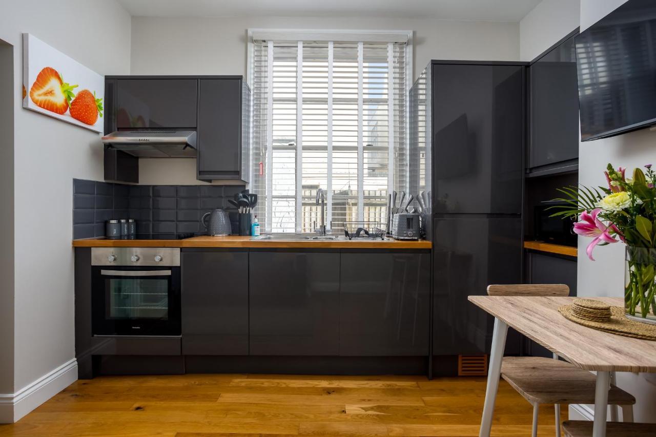 צ'לטנהם Contemporary Ground Floor Apartment - Town Centre With Parking! מראה חיצוני תמונה