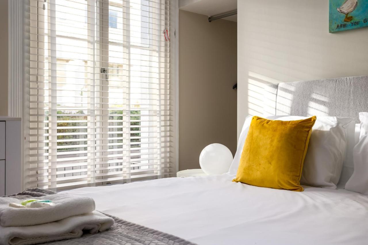 צ'לטנהם Contemporary Ground Floor Apartment - Town Centre With Parking! מראה חיצוני תמונה