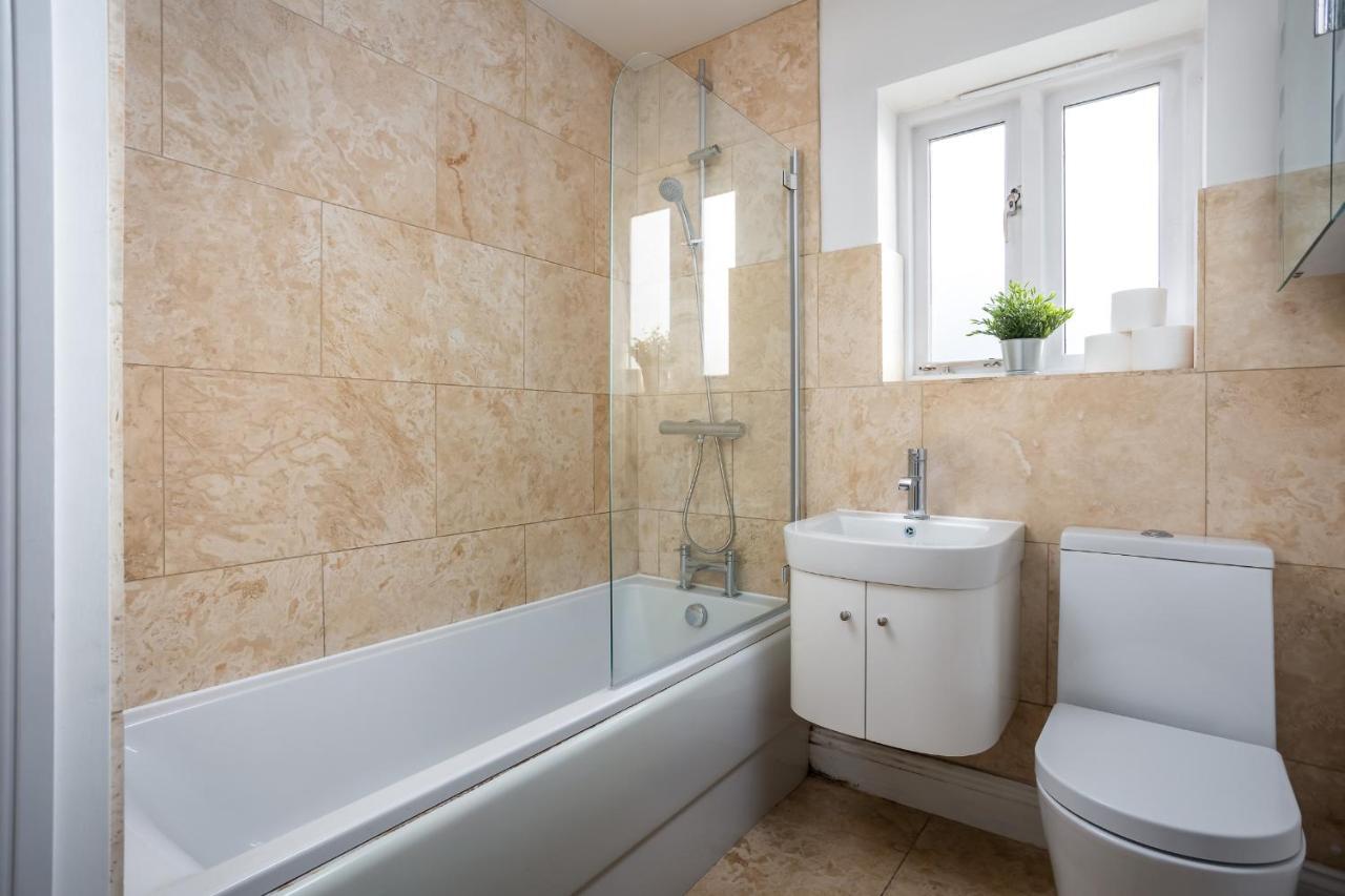 צ'לטנהם Contemporary Ground Floor Apartment - Town Centre With Parking! מראה חיצוני תמונה